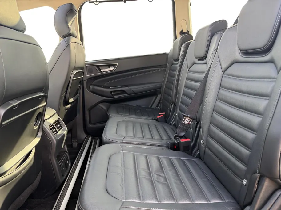 Ford Galaxy 2.5i HEV | Dealer onderhouden | Automaat | Pano dak | BLIS | 7 persoons | Lederen bekleding | Winter pack | Parkeersensoren voor en achter | Achteruitrijcamera | Cruise control | Apple carplay & Android auto | Privacy glas | Bovag garantie |