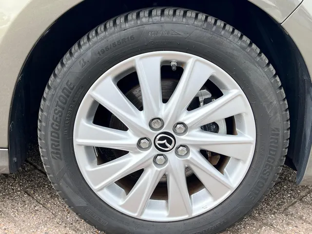 Mazda 2 Hybrid 1.5 Select AUTOMAAT | TREKHAAK | FULL HYBRID | A.CAMERA | HEAD-UP DISPLAY | STOEL- en STUURVERWARMING | APPLE CARPLY/ANDROID AUTO |