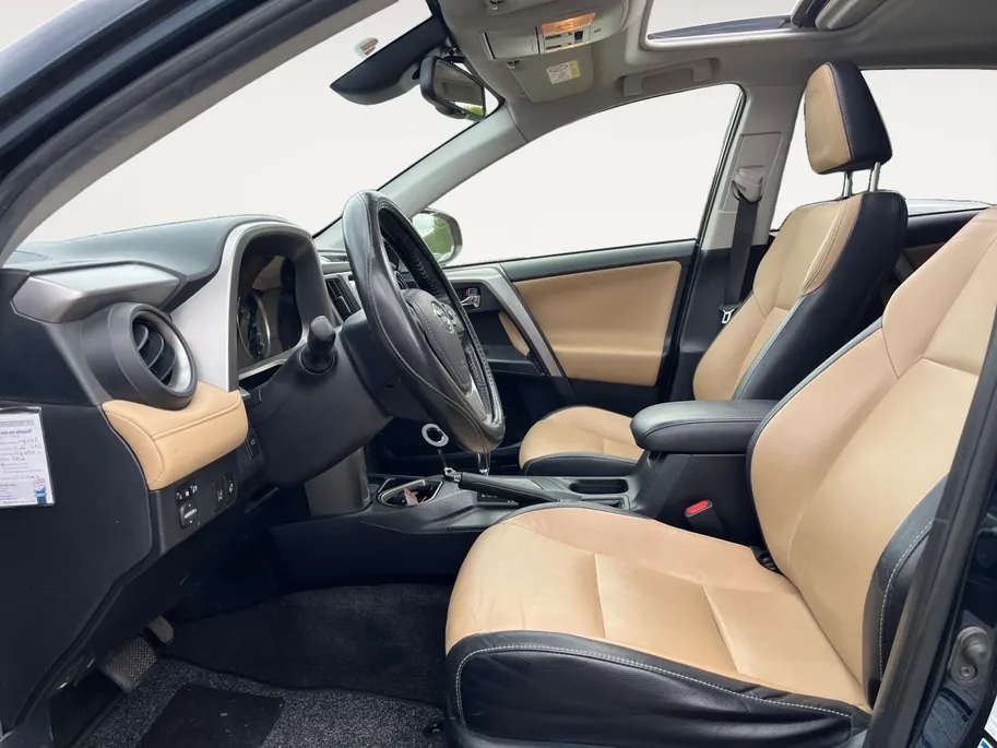 Toyota RAV4 2.5 Hybrid AWD Executive Business | Elektrische achterklep | Schuifdak | Lederen interieur | Trekhaak | 1.650 kg trekgewicht |