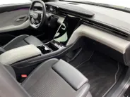 Ford Explorer Premium Extended Range RWD 77 kWh | Full Option | Black uitvoering | Trekhaak | Dealer onderhouden | AGR stoelen 12-wegs verstelbaar 21 inch wielen | Panoramadak | 1e eigenaar |