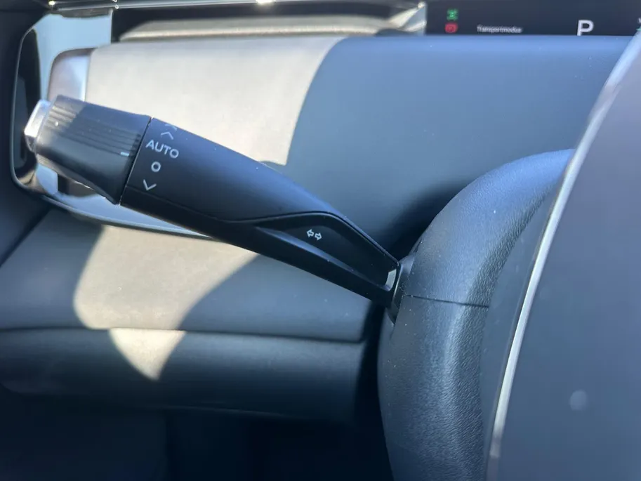 Voyah Courage Business Edition 80 kWh Full Option | Direct Leverbaar | Head Up Display | Stoel koeling,-verwarming & massage | Memorystoelen | 360 Camera | Level 3 Autonoom rijden | Schuif- & Kanteldak | Draadloze Telefoonlader | Elektrische Achterklep |