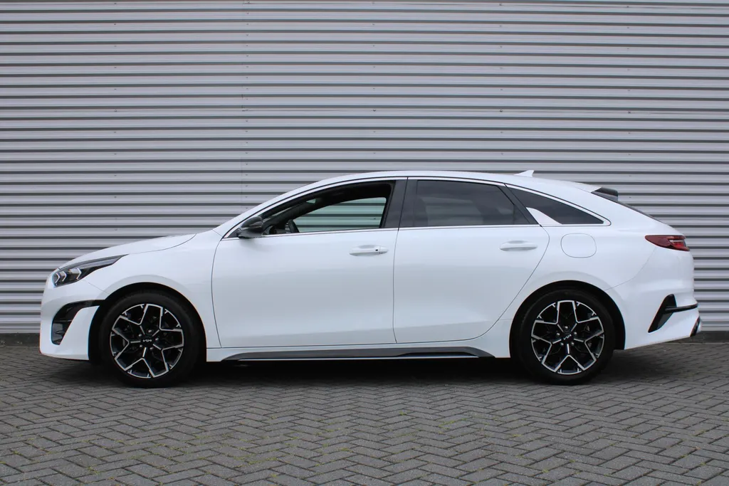 Kia ProCeed 1.5 T-GDi DCT7 GT-Line | BTW Auto | Automaat | Trekhaak | Verwarmde sportstoelen | Camera | Dodehoek detectie | Telefoonlader | LED |