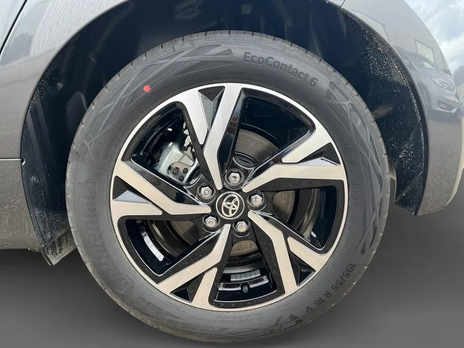 Toyota Yaris 1.5 Hybrid 115 Comfort | Parkeercamera | Climate control | Apple Carplay/Android Auto | Adaptive cruise control | LM-Velgen