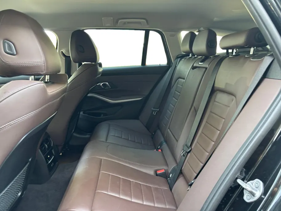 BMW 3 Serie Touring 320e | Leder |  Dealer onderhouden | Blackpack | Virtual cockpit | Camera |