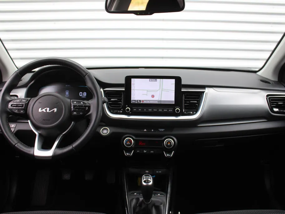 Kia Stonic 1.0 T-GDi MHEV DynamicPlusLine | Stuur-/stoelverwarming | Camera | Cruise adapt. | Clima | LED | Navi | 16' LM | Keyless |