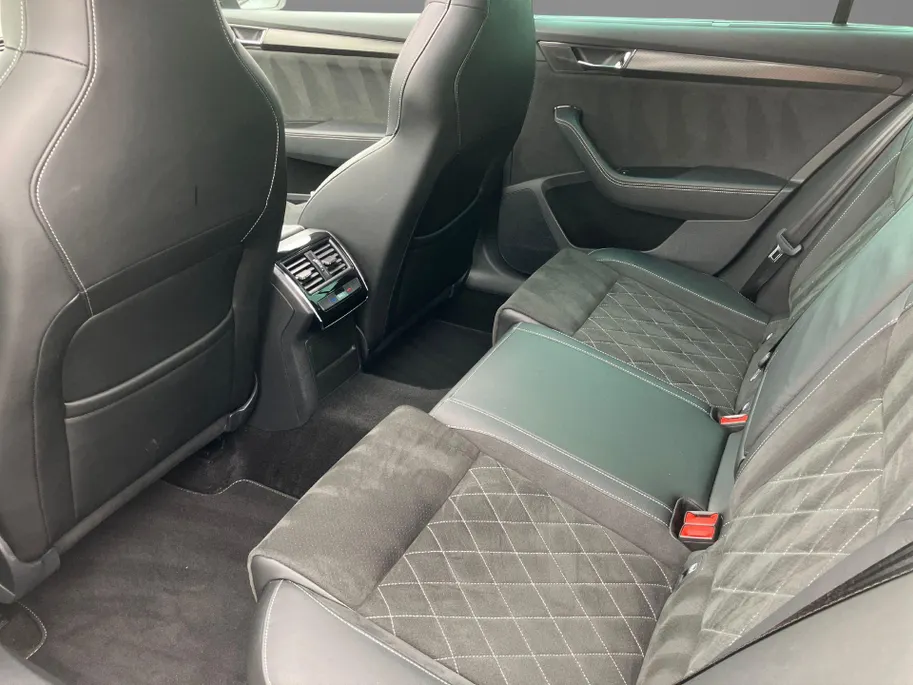 Škoda Superb Combi 1.4TSI 160kW/218PK iV Sportline DSG · Panoramadak · Trekhaak · 360°Camera + Parkeersensoren · Apple/Android Car Play ·