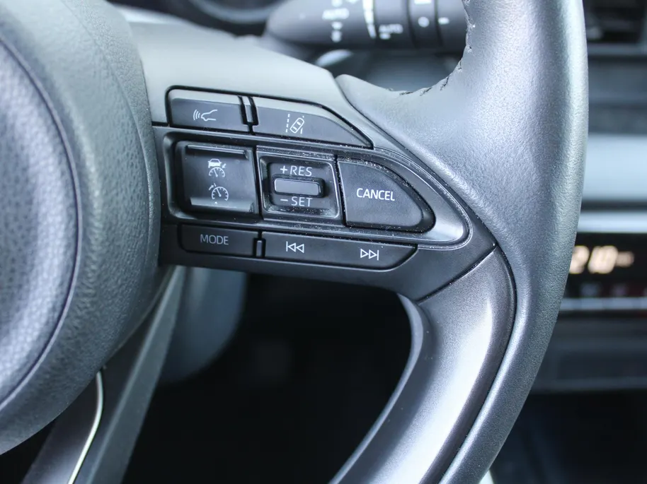 Mazda 2 Hybrid 1.5 Select | Trekhaak | Stuur-/stoelverwarming | Camera | HUD | Telefoonlader | Dodehoek detectie | Cruise adapt. | Clima | 16' LM |