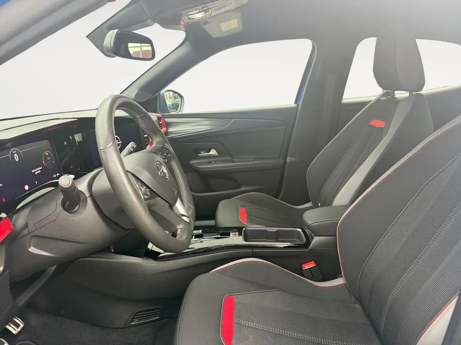 Opel Mokka-e GS Line 50-kWh 11kw bl. | 1e Eigenaar | SOH 99% | Navigatie | Stoel/Stuurverwarming | Adapt. Cruise Control | Apple/Android Carplay | 12 maanden Bovag ! |