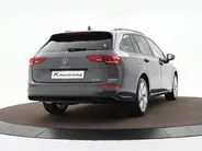 Volkswagen Golf variant Life Edition 1.5 eTSI 116 pk 7 versn. DSG · Achteruitrijcamera · draadloze telefoonlader · Trekhaak inklapbaar, met elektrische ontgrendeling ·