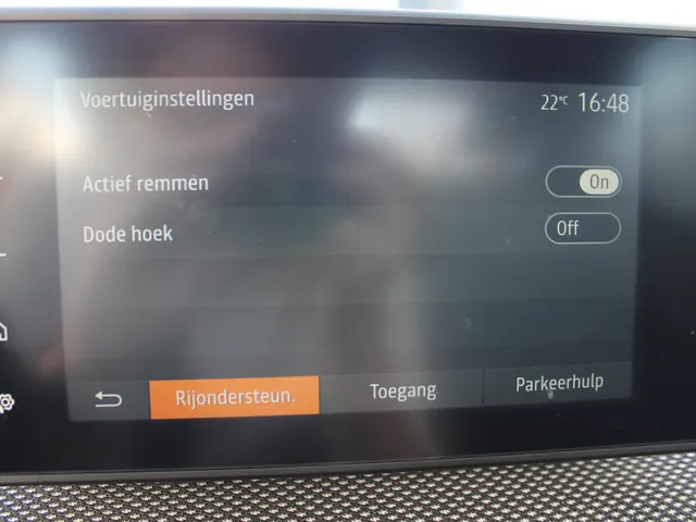 Dacia Sandero 1.0 TCe 90 PK LPG G3 Expression | Trekhaak | Camera achter | Airco | 12V aansluiting in kofferbak | Dode hoe detectie |