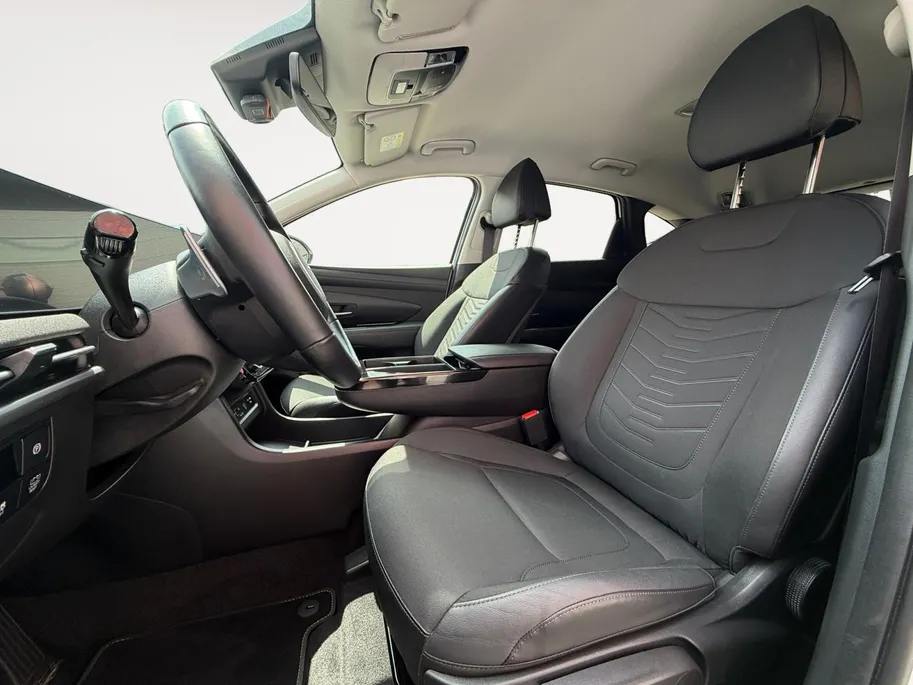 Hyundai Tucson 1.6 T-GDI HEV Comfort Smart | Navigatie| Stoel verwarming| Licht metalen velgen | Automaat | Stuur verwarming| Camera