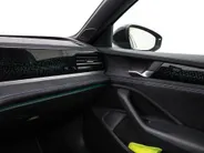Volkswagen Passat Variant 1.5 eTSI 272pk DSG R-Line Edition · Panoramadak · Camera · Inklap. Trekhaak · Harman Kardon Sound · Head-Up Display · Massagefunctie · Garantie t/m 13-03-2030 of 100.000km
