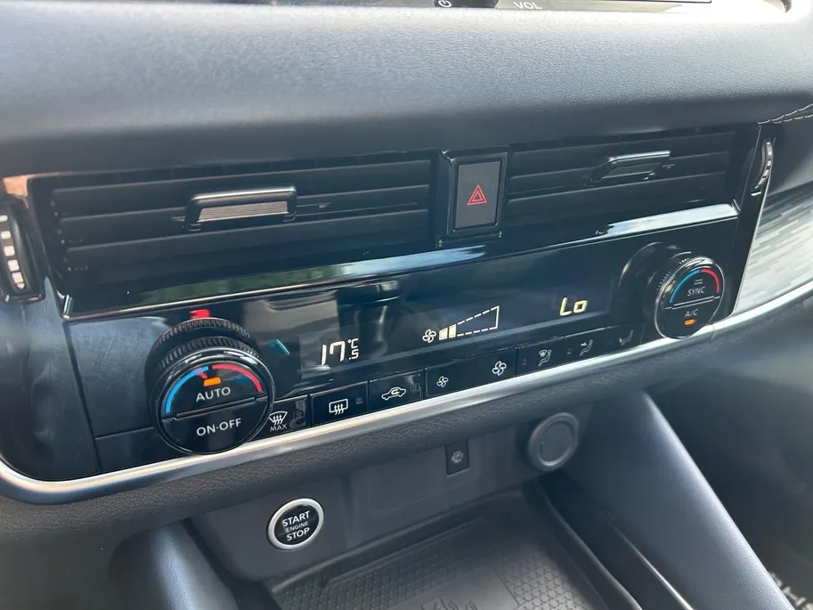 Nissan QASHQAI 1.3 MHEV Tekna Apple Carplay/Android Auto , navigatiesysteem full map , elektrisch bedienbare achterklep met sensorsturing, panoramadak , cruise control adaptief , lichtmetalen velgen 19'