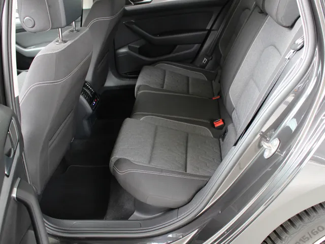 Volkswagen Passat Variant 1.5 TSI DSG Business | Navigatie | PDC + Camera | App Connect