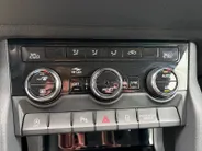 Škoda Karoq 1.5 TSI ACT Business Edition *Automaat*Navi via Carplay*Camera*Parkeersensoren*Climate Control*Keyless*Cruise Control*LM.Velgen*Zeer nette auto!