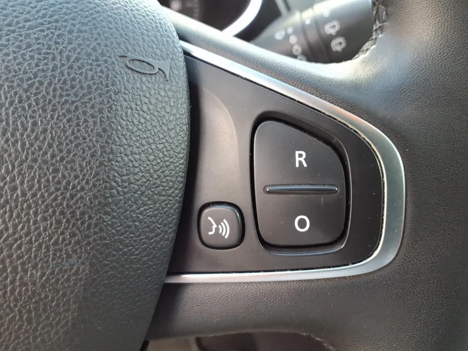 Renault Clio 0.9 TCe Limited navi , airco , trekhaak , lm velgen , parkeersensor , tel , usb .
