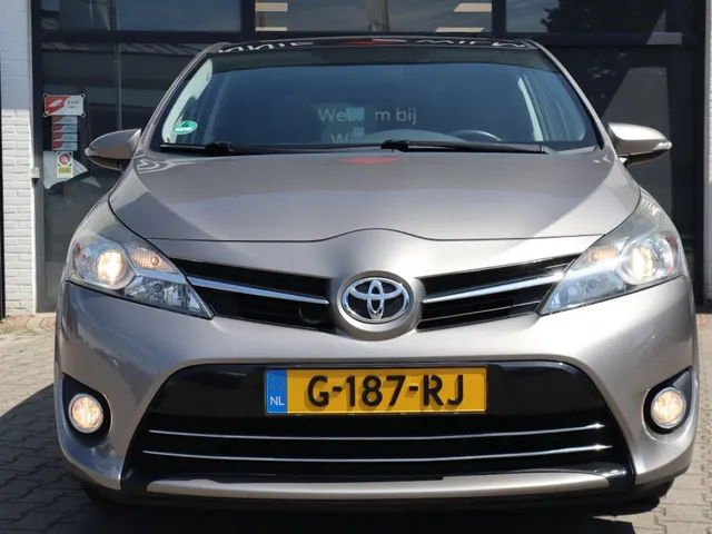 Toyota Verso 1.8 VVT-i Aspiration Automaat | Panoramadak | Trekhaak