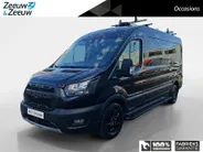 Ford Transit 350 2.0 TDCI L3H2 Trail 165 pk handgeschakeld | BPM VRIJ | Adaptive Cruise control | Navigatiesysteem | Raptor Gril | Zwarte treeplanken | LM velgen gloss black | Houten kasten links en rechts | Dakdragers met laddersysteem