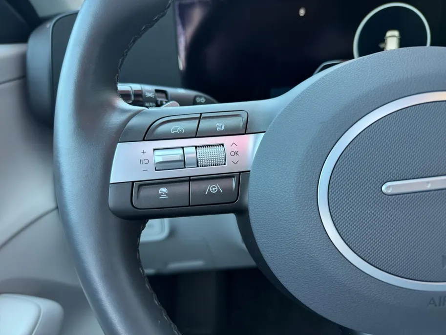 Hyundai Kona 1.6 GDI HEV Premium Sky | Schuif-/ kanteldak | Navigatie | Stoelverwarming & verkoeling | 360 camera | Apple Carplay/ Android auto | DEALER AUTO