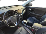 Kia e-Niro DynamicPlusLine 64 kWh | Accu 99,5 % | 3 Fase laden | 1e Eigenaar | Dealer onderhouden | Stoelverwarming | Schuif-/kanteldak | Fabrieksgarantie t/m 24-08-2029 + 3x 1 jaar |  NAP |