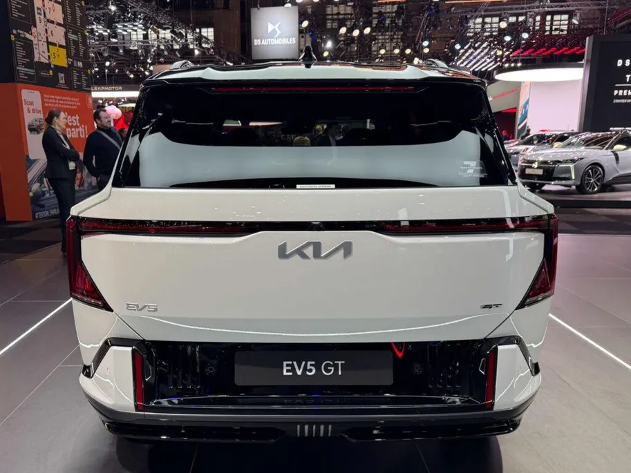 Kia EV5 GT AWD 81.4 kWh Launch control | Elektronisch adaptief onderstel met road-preview | 20' lichtmetalen GT-velgen