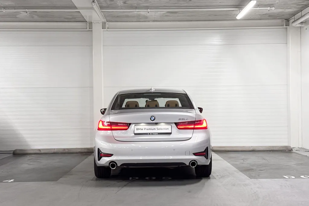 BMW 3 Serie Sedan 330i High Executive Edition