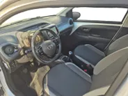 Toyota Aygo 1.0 VVT-i x-play | Airco | Bluetooth | Camera | 5 deurs | Zwart dak |
