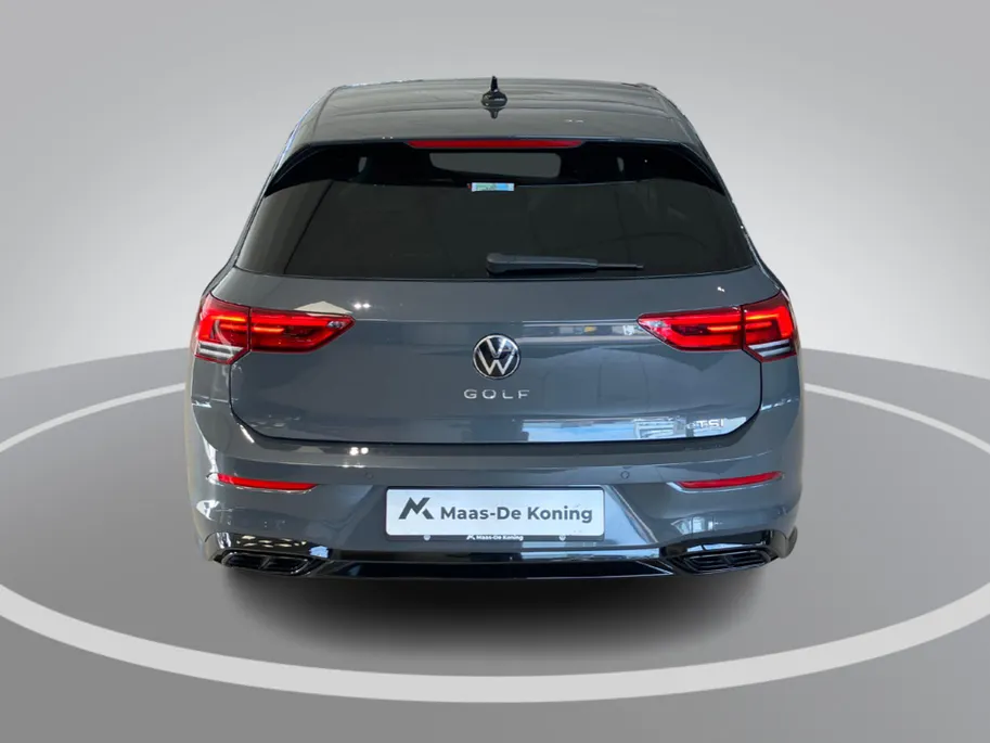 Volkswagen Golf 1.5eTSI/150PK DSG R-Line · Navigatie · Camera + Parkeersensoren · Apple/Android Car Play · 18'' Velgen ·