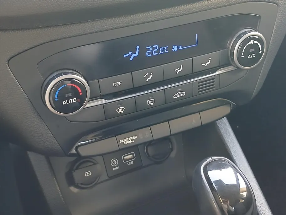 Hyundai i20 1.0 T-GDI 100PK Automaat Comfort / Carplay / Climate en Cruisecontrol! / UNIEK!