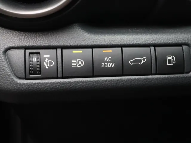 Toyota C-HR 2.0 PHEV 220 First Edition | Trekhaak | Stuur en stoelverwarming VERKOCHT