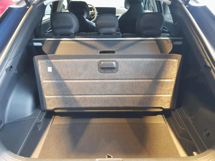 Kia EV6 Light Edition 63 kWh Nieuw model | Navi | Stoelverwarming vόόr en stuurwielverwarming | Achteruitrijcamera | Fabrieksgarantie t/m 30-4-2032 + 3x 1 jaar* | NAP