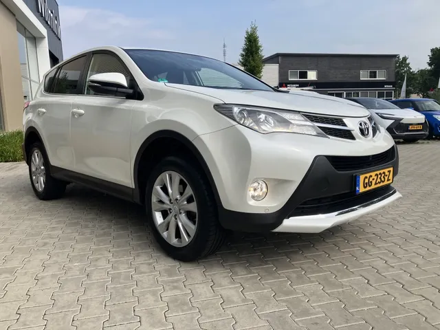 Toyota RAV4 2.0 Style 4WD | Trekhaak 1500kg | Navi |