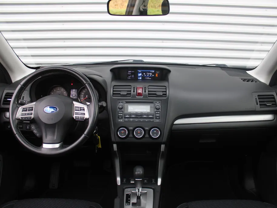 Subaru Forester 2.0 Luxury Plus | Trekhaak | Camera | Stoelverwarming | Schuifdak | 17' LM | Clima | Xenon | Parkeersensor v+a | All seasons |