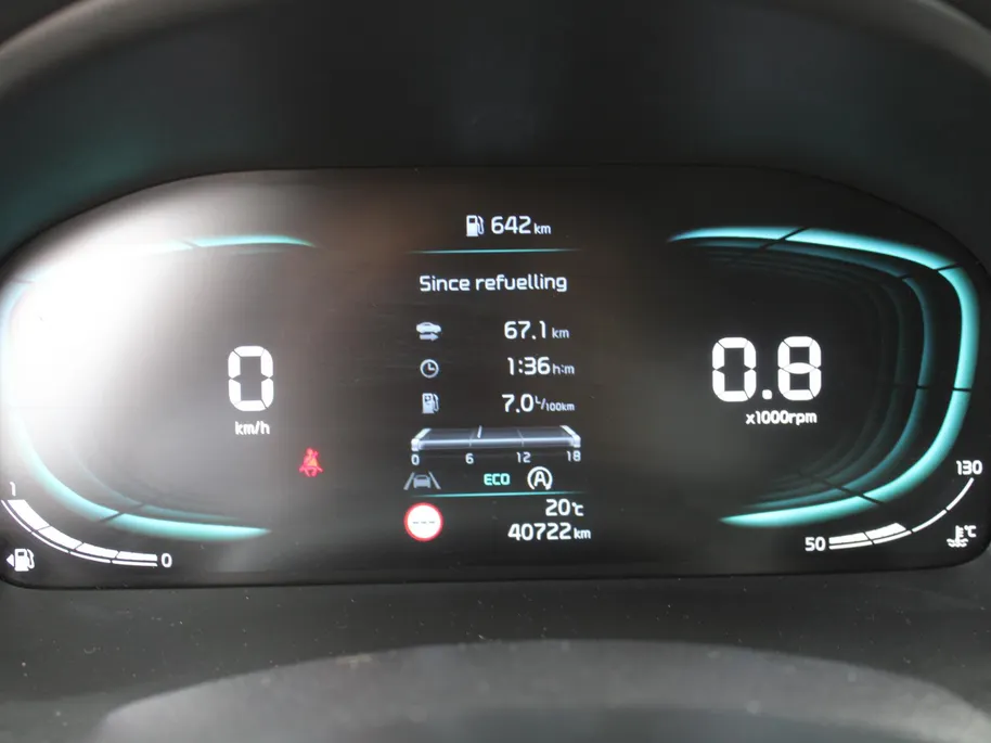 Kia Stonic 1.0 T-GDi MHEV DynamicPlusLine | Stuur-/stoelverwarming | Camera | Cruise | Clima | LED | Navi | 16' LM | Keyless |
