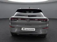 Volkswagen T-Roc 1.5 eTsi 150pk DSG R-Line First Edition · Camera · Wegklapbare Trekhaak · Stoelverwarming · Dodehoek Detectie · Elek. Achterklep · 19'' Inch · Garantie t/m 08-03-2030 of 100.000km