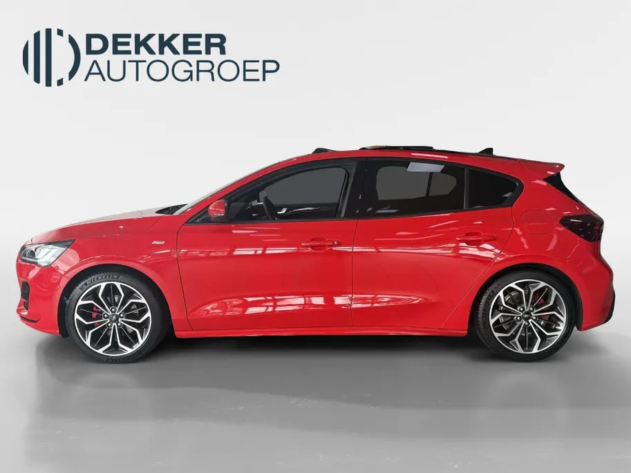 Ford Focus 1.0 EcoBoost Hybrid 125 pk ST Line X Panoramadak - Groot navigatie - 18inch LM Velgen - Driver Assistance Pack - Winter Pack - Race Red