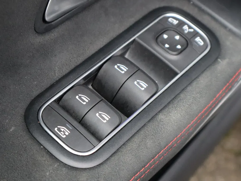 Mercedes-Benz CLA Shooting Brake 250 e Star Edition AMG Line l Panoramadak l Stoelverwarming l Ambiente lichtpakket