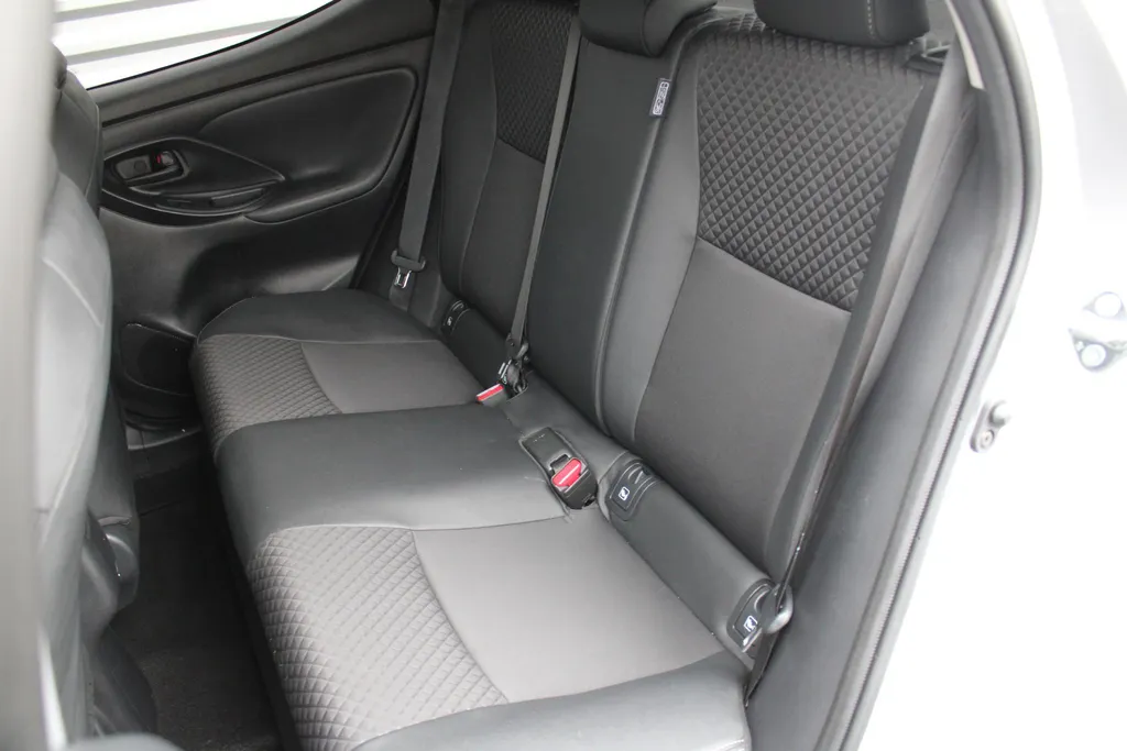 Mazda 2 Hybrid 1.5 Select | Airco | 16'LM | navi | Cruise | Stoelverwarming | Draadloos laden |