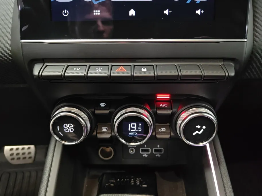 Renault Clio 1.6 E-Tech Hybrid 145 E-Tech Engineered | CarPlay/Android Auto | Camera | Navigatie |  Cruise | Climate Control | Keyless | Speciale E-Tech Engineered Uitvoering