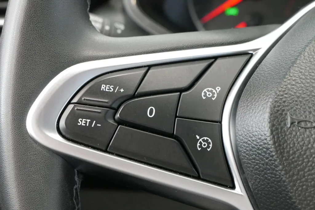 Renault Clio 1.0 TCe 90 Equilibre *Navigatie*Parkeersensoren*Cruise Control*Carplay*Zeer nette auto!