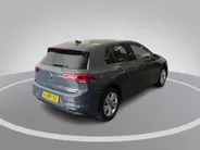 Volkswagen Golf 1.0 eTSI 110pk DSG Life · Camera · Apple/Android Car Play · Navigatie · Sfeerverlichting · 16'' Inch · Garantie t/m 04-02-2028 of 100.000km