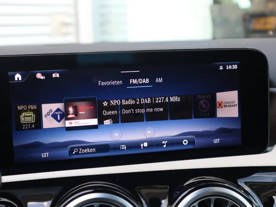 Mercedes-Benz A-Klasse 180 Star Edition Luxury Line l Keyless l Panoramadak l Stoelverwarming