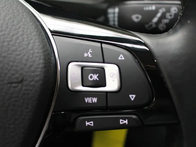 Volkswagen T-Roc 1.5 TSI DSG Sport | Navigatie | Airco | PDC + Camera | Stoelverw.