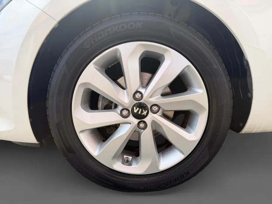 Kia Rio 1.2 CVVT ExecutiveLine Navigatie| Stoel verwarming| Camera| Lichtmetalen velgen| donker getint glas| Climate Control