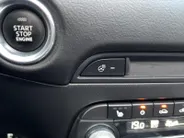Mazda CX-5 2.0 SkyActiv-G 165 Signature | Schuif/kanteldak | 360 graden camera | Wegklapbare Trekhaak | Adaptieve Cruise Control | Navigatie | BOSE | Leder | 19' Lichtmetalen velgen