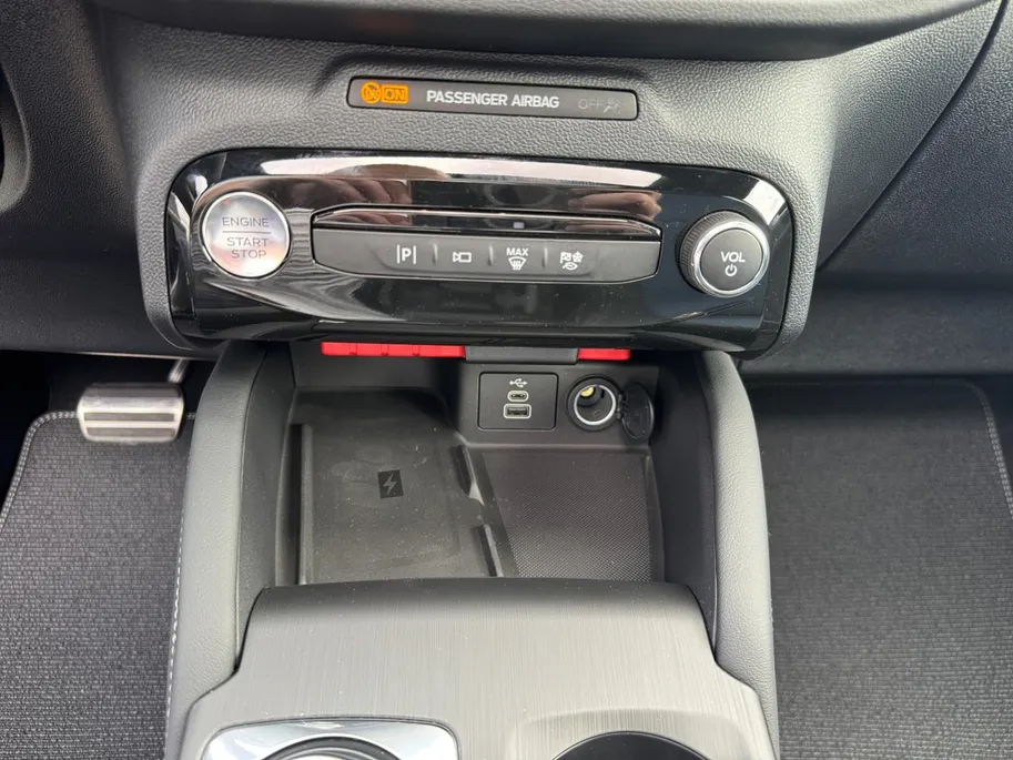 Ford Kuga 2.5 PHEV BlueCruise Edition | €4.000.- korting | Direct leverbaar | 0,99% rente | Kantel / schuifdak | Blue Cruise | 20inch velgen