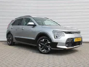 Kia Niro EV Edition Advanced 64.8 kWh | Stuur-/stoelverwarming | Elektr. stoelverstelling | Camera | Cruise adapt. | 17'LM | Clima | 17% bijtelling |