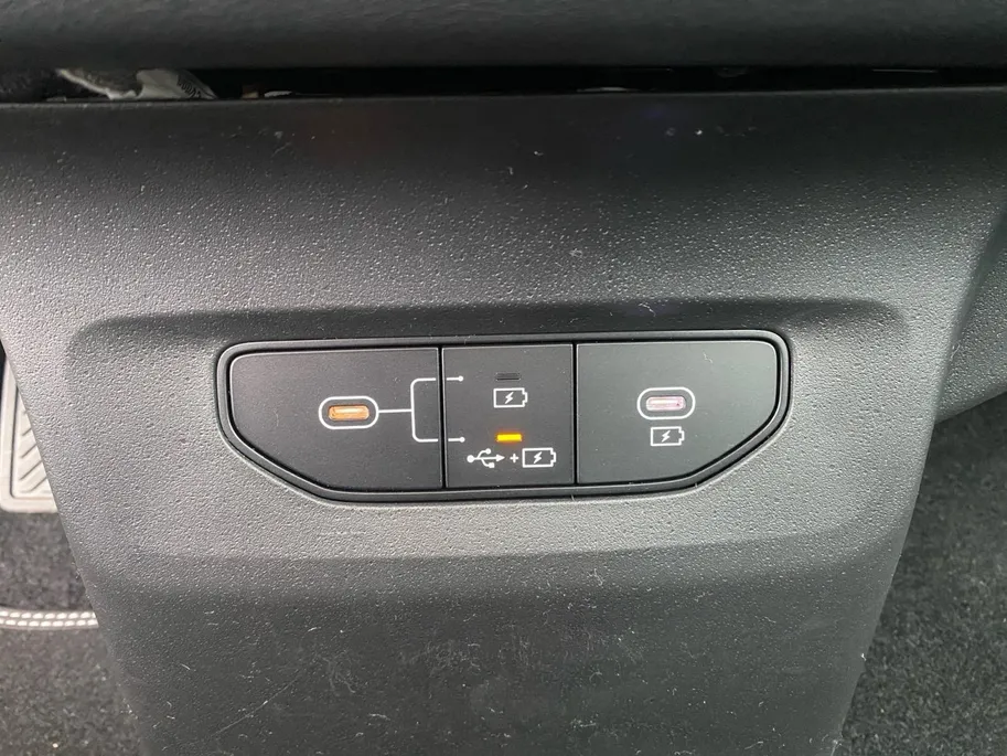 Kia EV6 Light Edition 63 kWh | VOORRAAD VOORDEEL NU €42.950,- | Direct leverbaar | Stoel+Stuur verwarming | Climate control | Navigatie | Parkeer camera achter | Parkeer sensoren voor en achter