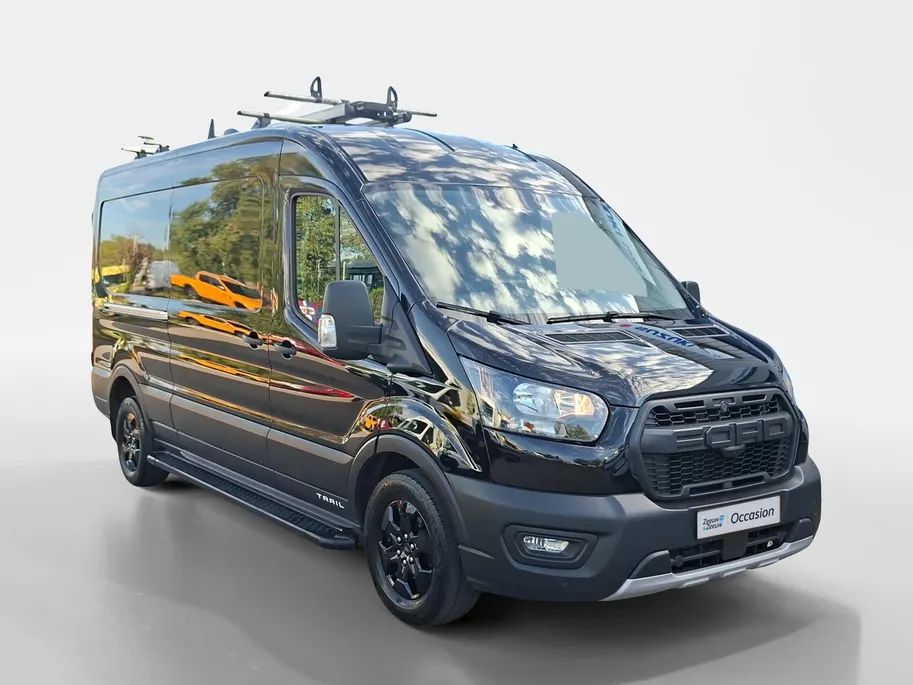 Ford Transit 350 2.0 TDCI L3H2 Trail 165 pk handgeschakeld | BPM VRIJ | Adaptive Cruise control | Navigatiesysteem | Raptor Gril | Zwarte treeplanken | LM velgen gloss black | Houten kasten links en rechts | Dakdragers met laddersysteem