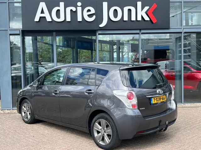 Toyota Verso 1.8 VVT-i Dynamic Business Top 5 editie AUTOMAAT | TREKHAAK | A.CAMERA | STOELVERWARMING | PANORAMADAK | 17INCH LMV | NED. AUTO |